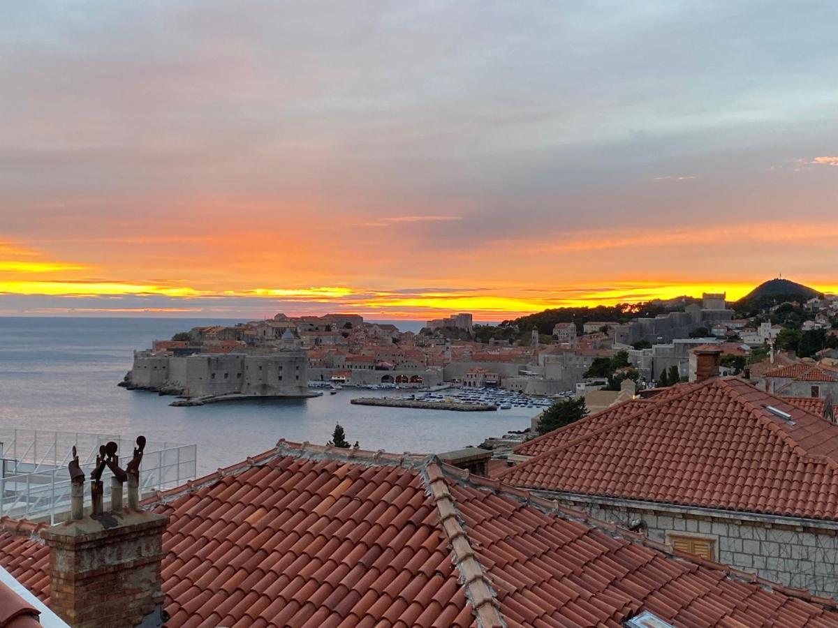 Sunset Over The Dubrovnik'S Old Town Exterior photo