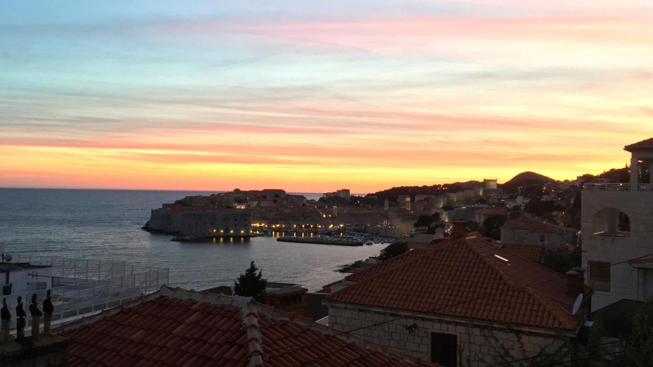 Sunset Over The Dubrovnik'S Old Town Exterior photo