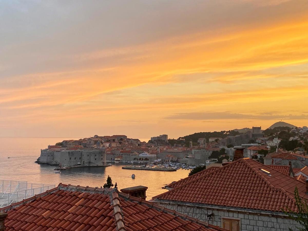 Sunset Over The Dubrovnik'S Old Town Exterior photo